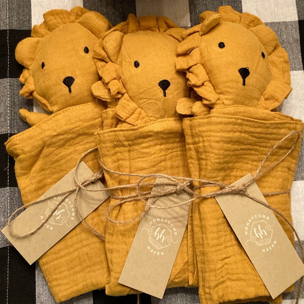 ⭐️ BOGO ⭐️ HP-Leo the Lion Muslin Lovey - Picture 3 of 7